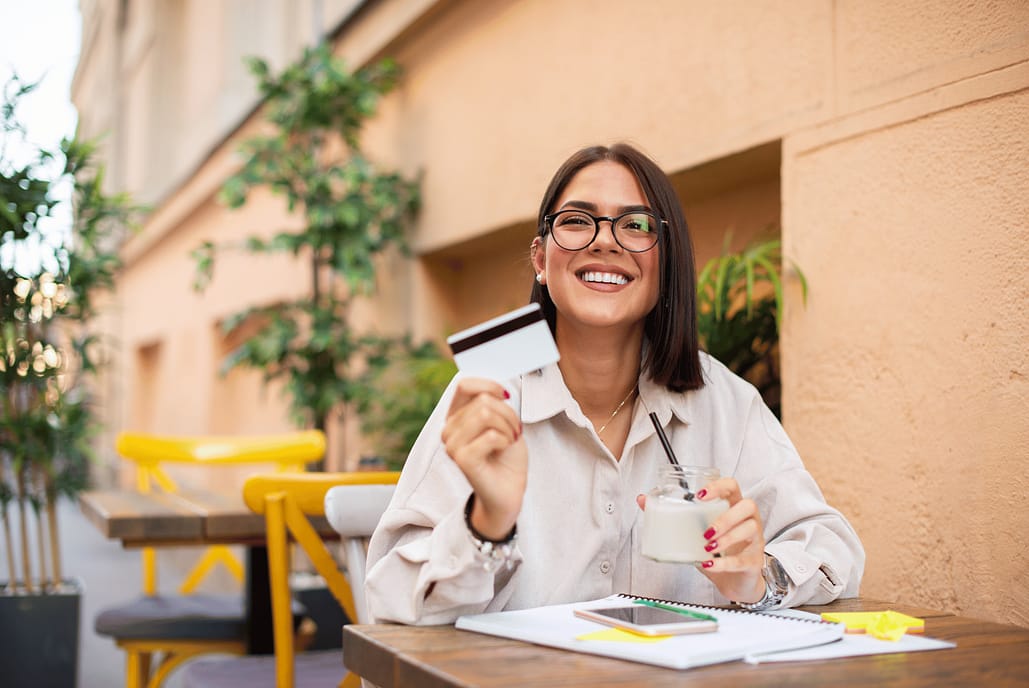 pros and cons of being an authorized user credit card